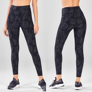 Fabletics High-Waisted Printed PowerHold® 7/8 | XS